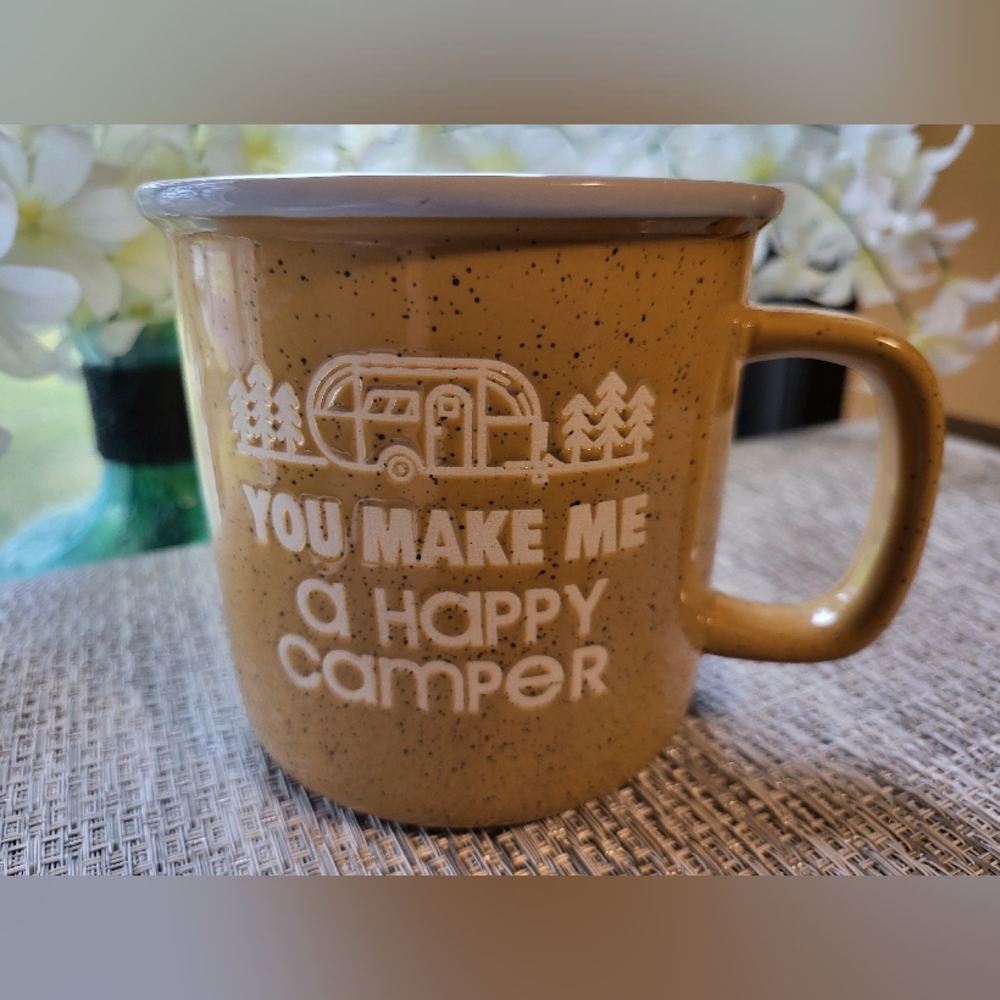 Camping & Love Quote Mug "You make me a happy camper"